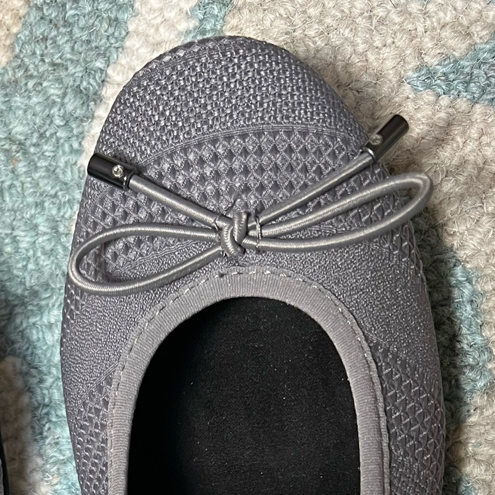 Soft Style by Hush Puppies Grey Flats  7 M